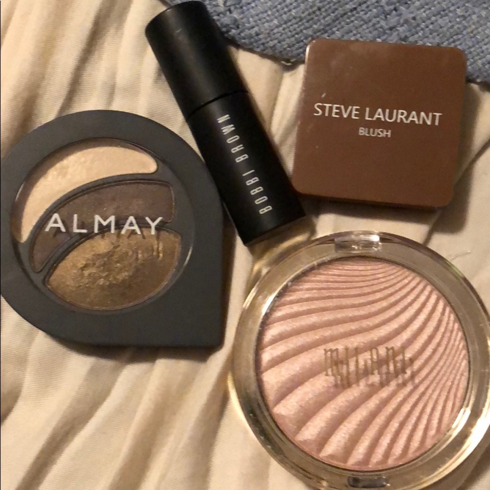 Eyeshadow. Mascara. Blush. Highlighter